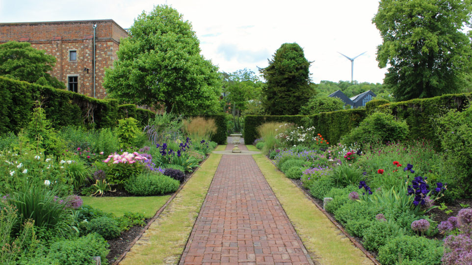 Tour the Glyndebourne gardens, where music meets nature | WFMT